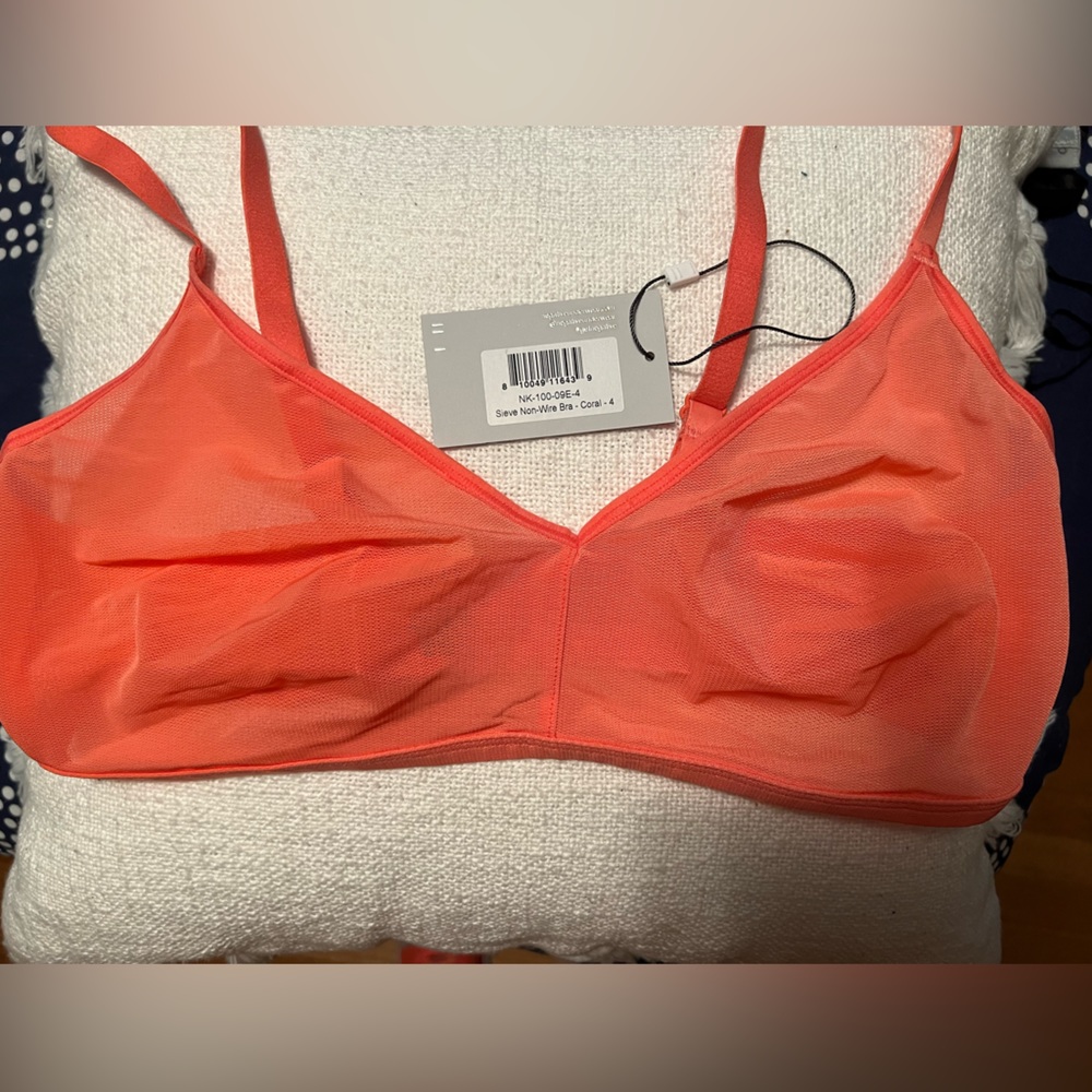 NWT Negative brand sieve mesh bra in coral. Wire-free. Size 4.